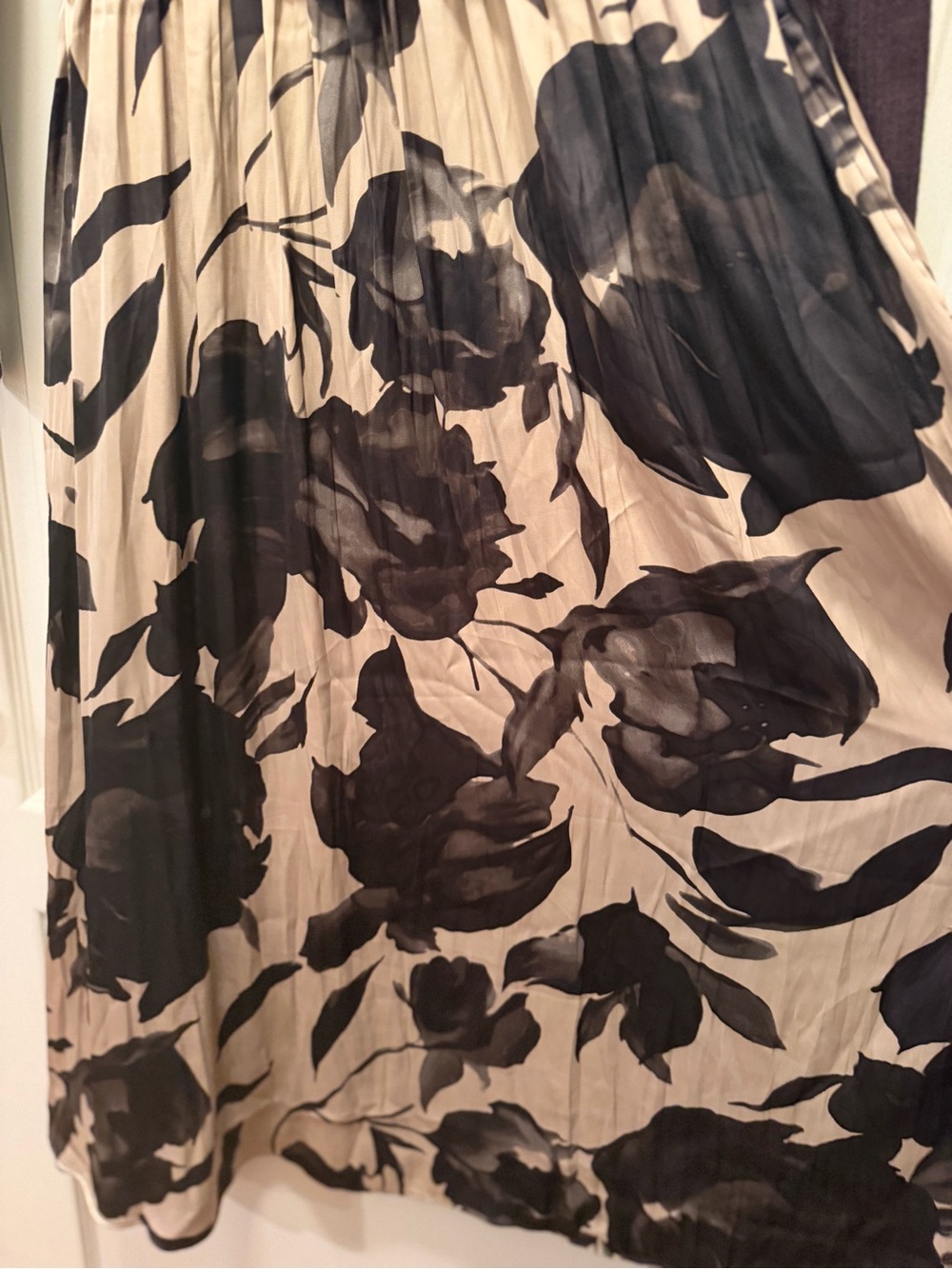 Simply Vera Vera Wang Beige Maxi Skirt Dress with Black Floral Print - Picture 4 of 10